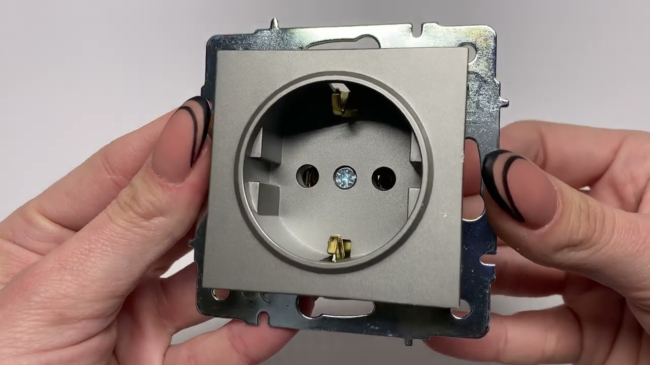 Розетка одинарная с/з LEZARD Vesna серая 742-3588-122В