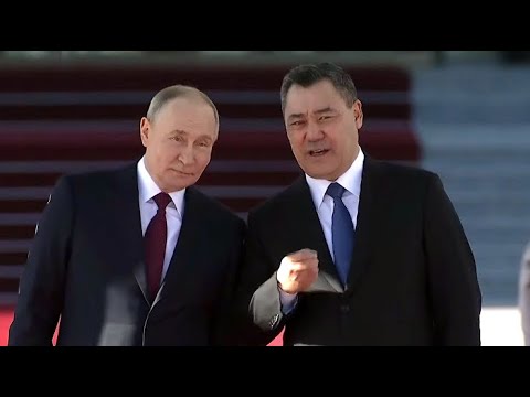 «Салам, аскер!». Как Путин приветствовал бойцов Нацгвардии на церемонии встречи в Бишкеке
