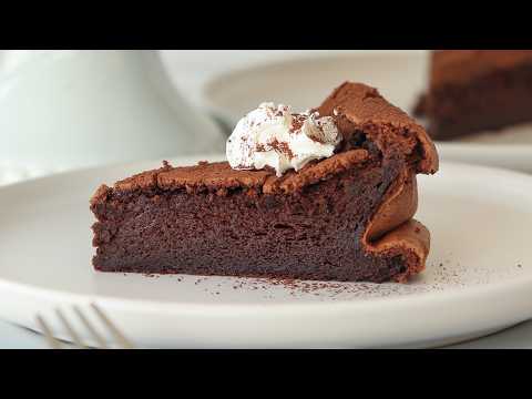 The BEST Flourless Chocolate Cake (Rich, Fudgy, Gluten-Free!)