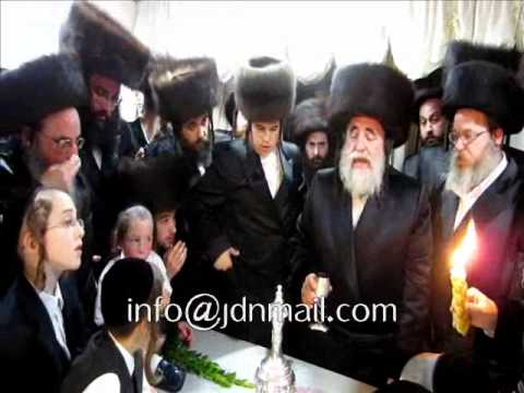 R' Yisrael Hager of Viznitz  Making Havdalah In Monsey - Tamuz 5771
