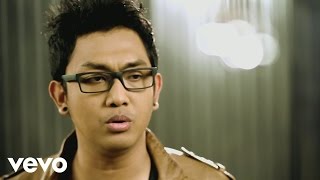 Download lagu Yovie & Nuno - Galau (Video Clip) mp3