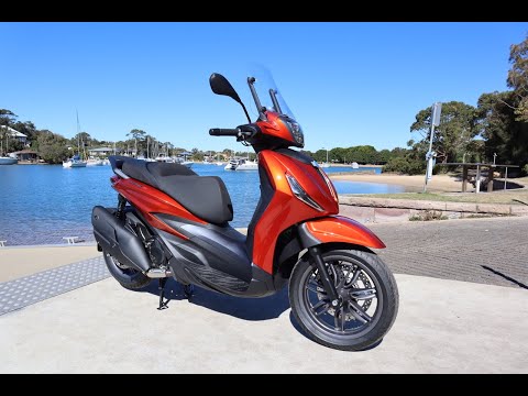 Piaggio Beverly S 400 HPE Scooter - Virtual Tour