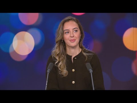 Meryem Benoua : la nouvelle voix du stand-up entre confidences et autodérision • FRANCE 24