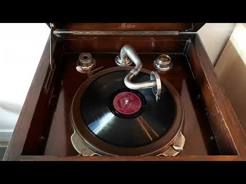 "Cocktails for Two", by Spike Jones and his City Slickers, 1945 Gramophone Record 78rpm
