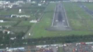 preview picture of video 'KHH_747 Rwy09L Visual approach Cockpit view Kaohsiung'