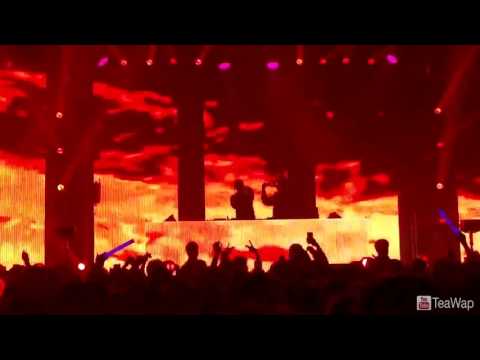 Travis Scott KICKS OFF DJ from Stage During Show in Montreal Canada Dec 30 2016