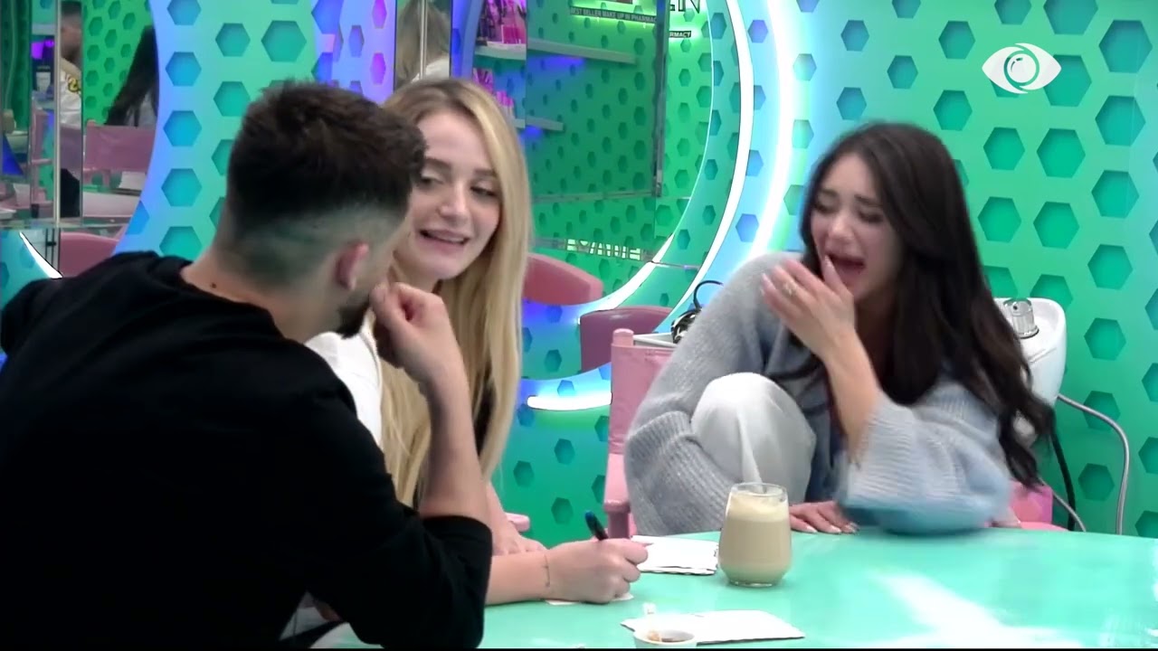 Gimbo përlotet, Selin dhe Greta i qëndrojnë pranë