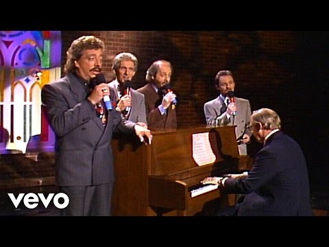 Bill & Gloria Gaither - Fourth Man [Live] ft. The Statler Brothers