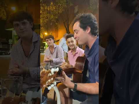 JUERGA FLAMENCA EN LA CALLE. Por Javier Fute, La Cuarta Cuerda y amigos.