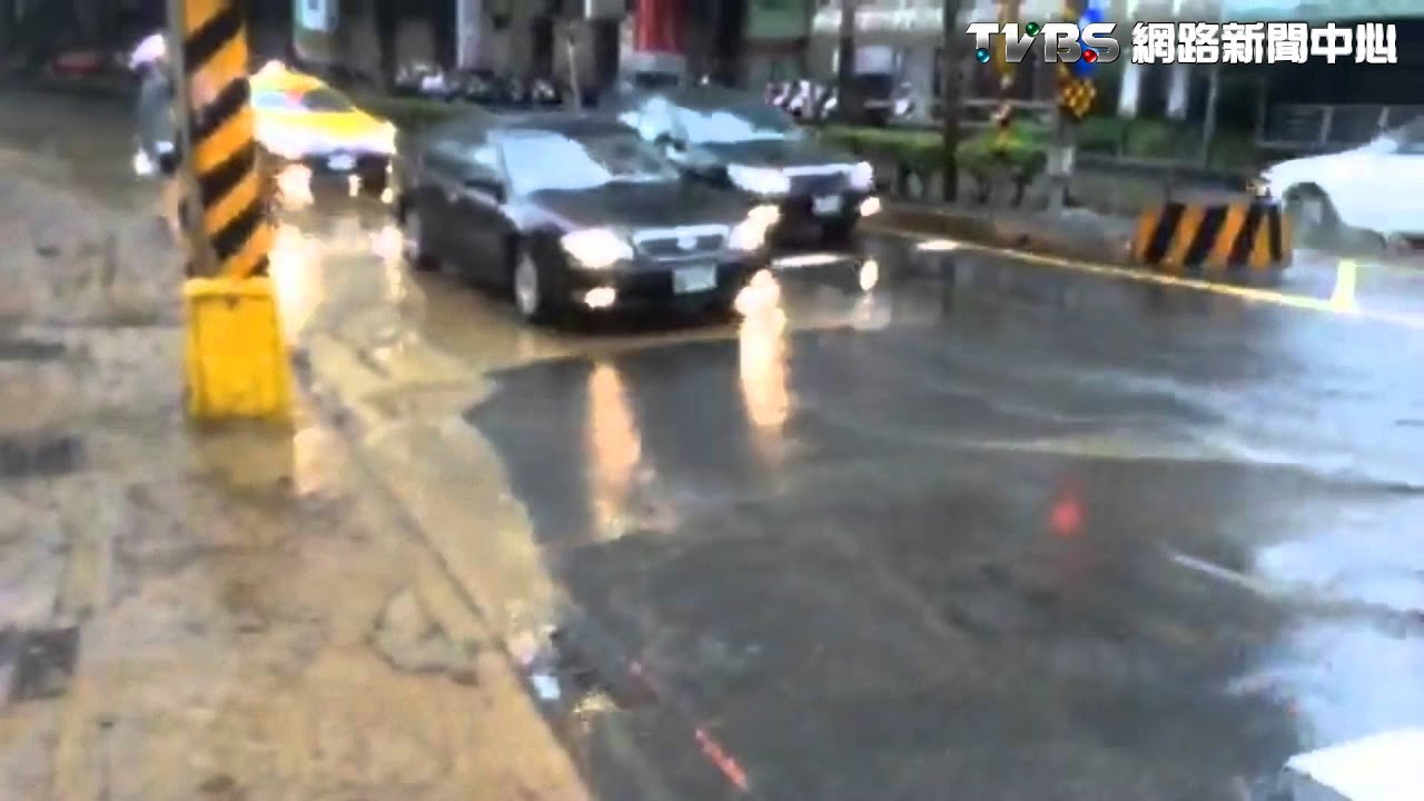 快訊/基隆淹水! 大武崙路段積水半個輪胎高