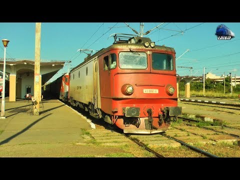 060-EA1 41-0891-6 & Delfinu` 477-613-0 RO-SNTFC in Gara Ploiesti Sud Station - 10 August 2017