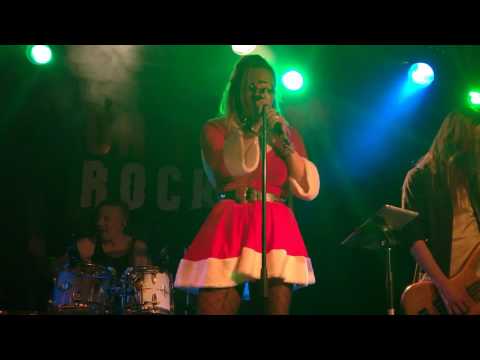 NETTA DAHLBERG Run for Cover - Pull Me Under (Live)