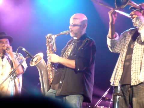 Galactic 2010-04-01_01 with Cyril Neville at Byron Bay Bluesfest