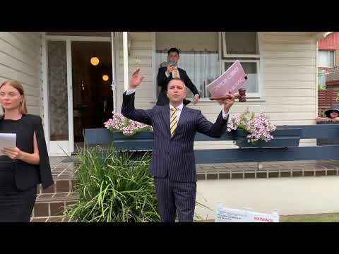 Clarence White Auctioneer (Sydney)- auction of 28 Llewellyn St, Rhodes - Dib Chidiac
