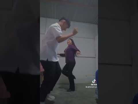 Así se Baila Huayno Peruano #shortvideo