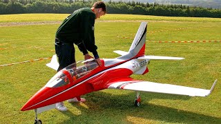 STUNNING RC SHOW FLIGHHT WITH XXXL TURBINE MODEL VIPERJET