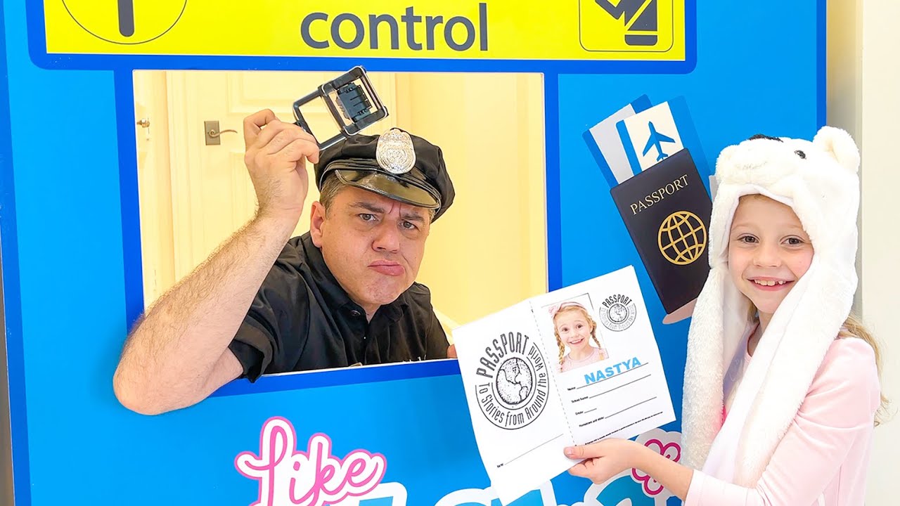 Настя изучает правила поведения в аэропорту. Nastya is studying the rules of conduct at the airport