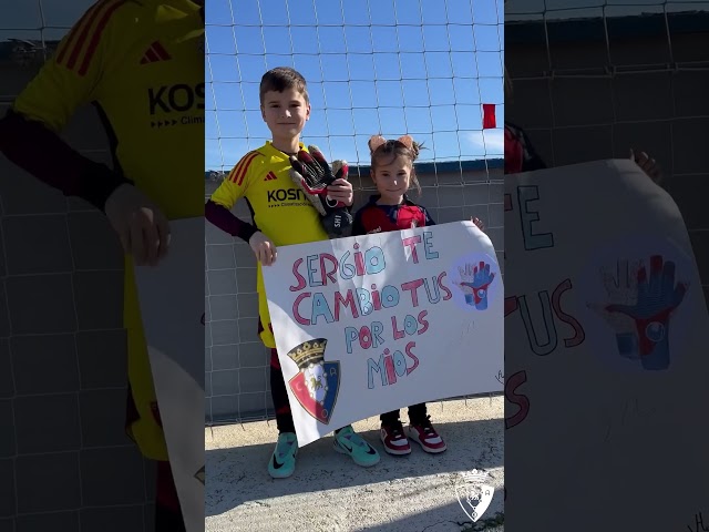 Vídeo relacionado con DEREGALOOS Toalla Personalizada con Nombre y Equipo de fútbol. Regalos Personalizados fútbol Osasuna. Regalo Original para Aficionados del Fútbol. Regalo Mundial futbolistas.
