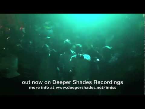 Lars Behrenroth playing "I Miss The Things" at House 22 in Pretoria, SA October 9th 2011