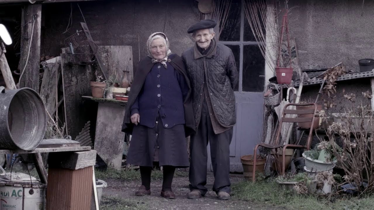 Eliette Dupouy, une fleur au chapeau, par Pierre Bouchilloux