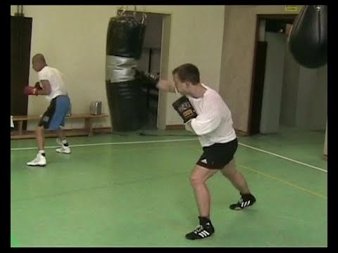 Georgie / Johnny Phan am Sandsack, Box-Club 72 Braunschweig 2005