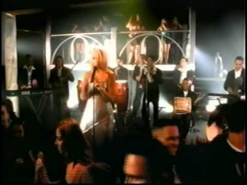 Melina León - La Persona Equivocada