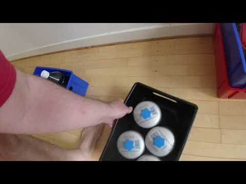 MongoTV_6236 - Kigger På Flyttekasser i Forstue Stået 7 År - Del 129 - Flytter 2 Små Bord