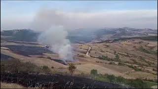 incendi-in-irpinia-l-intervento-dell-elicottero-della-protezione-civile-a-greci