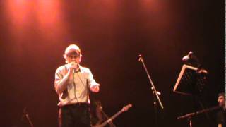 Familia Canción (Moris Y Antonio Birabent) - Pato trabaja en una carniceria