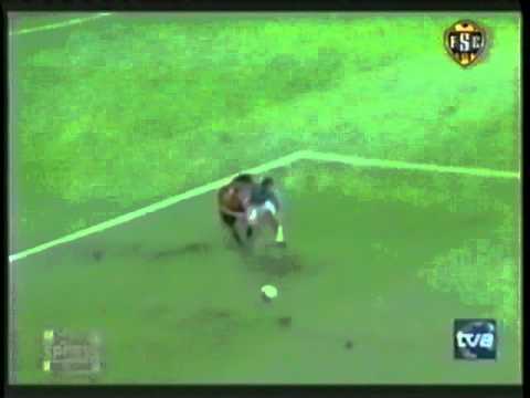 2005 (August 17) Spain 2-Uruguay 0 (Friendly).mpg