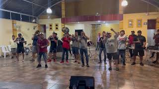 La Chancla y Profundamente ( En Vivo en el Ensayo ) - El Coyote y su Banda Tierra Santa.