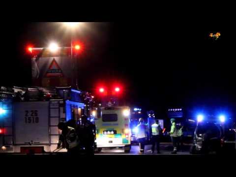 Sex ambulanser larmade till svår olycka