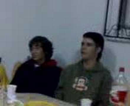 xelillo cantando una cosa de chapela