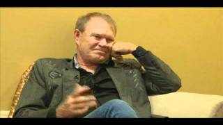 Country music singer Glen Campbell talks about John Wayne