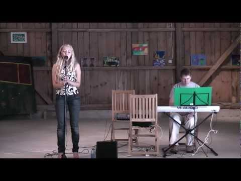 Miina Rikka "Must lind" (orig Ruja) - Tammistu küün-kontserdisaalis Tartumaal