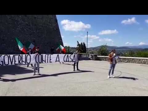 A Campobasso iniziativa delle ‘mascherine tricolori’ sul Castello Monforte