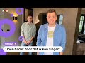 Zanger Jaap Reesema beantwoordt vragen van kinderen