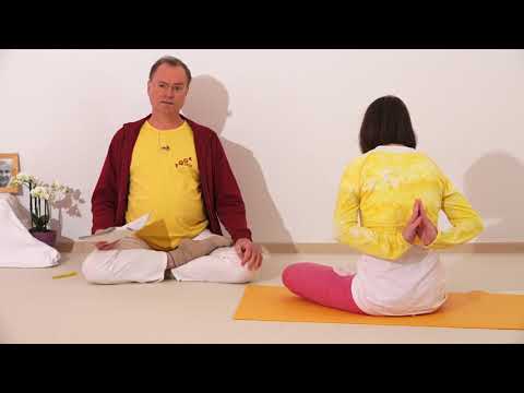 1879 Viparita Namaskara Ardha Padmasana