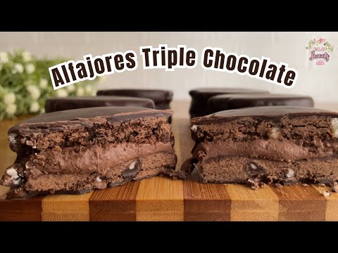 Alfajores Triple Chocolate: ¡Explosión dulce con mousse cremosa! | Elu Sweets