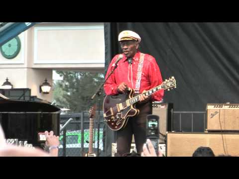 Chuck Berry sings Johnny B. Goode at the Las Vegas Rockabilly 2010 (HD 1080) High Definition