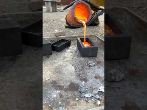 Pouring a 1kg copper ingot