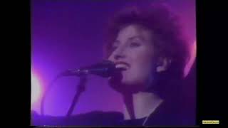 Fairground Attraction - The Moon Is Mine (Live) 1989