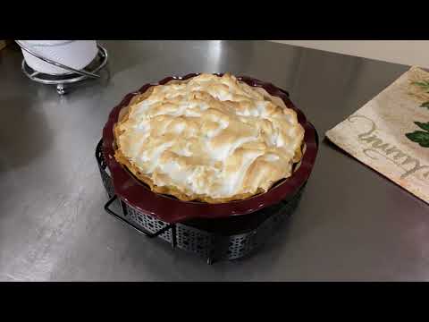 Lemon Meringue Pie / Making the lemon pie filling and the meringue