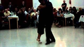 ROBERTA COEN Y GERARDO QUIROZ BAILANDO EN LA MILONGA"VIDA MIA"