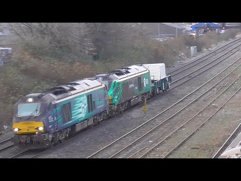 68003 & Newly livered 68006 pass Gloucester New Yard with 6m67 Bridgwater to Crewe. 22/12/2021
