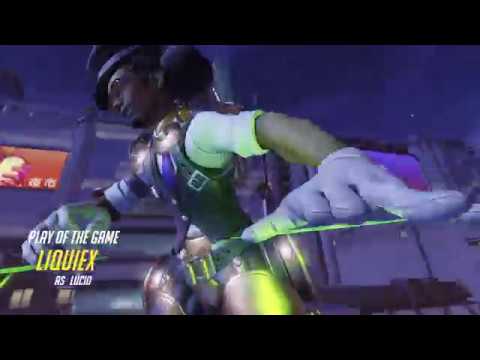 Brazilian DJ drops the bass and the crowd goes wild!