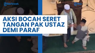 Aksi Bocil Seret Tangan Pak Ustaz demi Tanda Tangan setelah Salat Tarawih