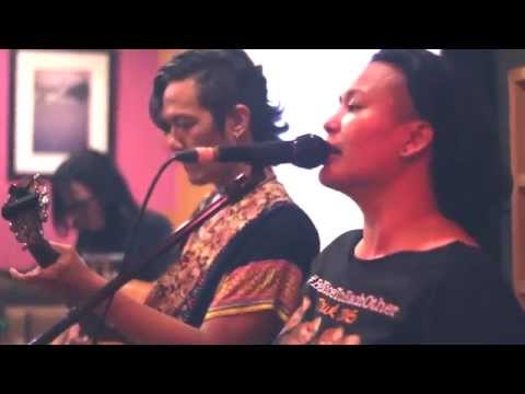 Anda ft. Bonita -  Biru Live at Coffeewar , Kemang
