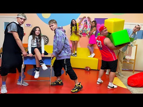 NEW CHANGES AT SCHOOL! 😇 Is Amina the most popular among teenagers?