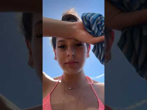 Ana Castela went to the beach 😂😂